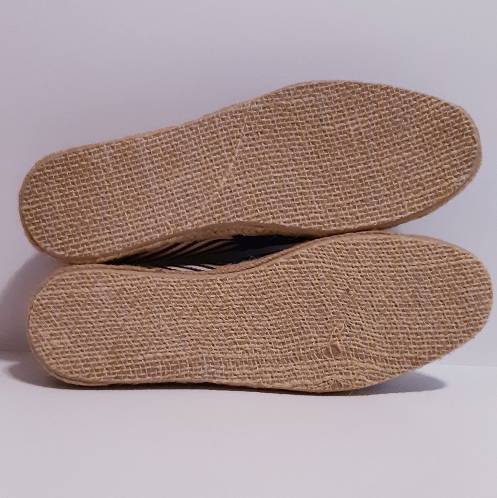 TOMS Classics Navy and cream Espadrilles | NWT | Women Size 8 - Picture 4 of 5